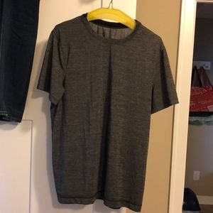 Lululemon men’s workout tee